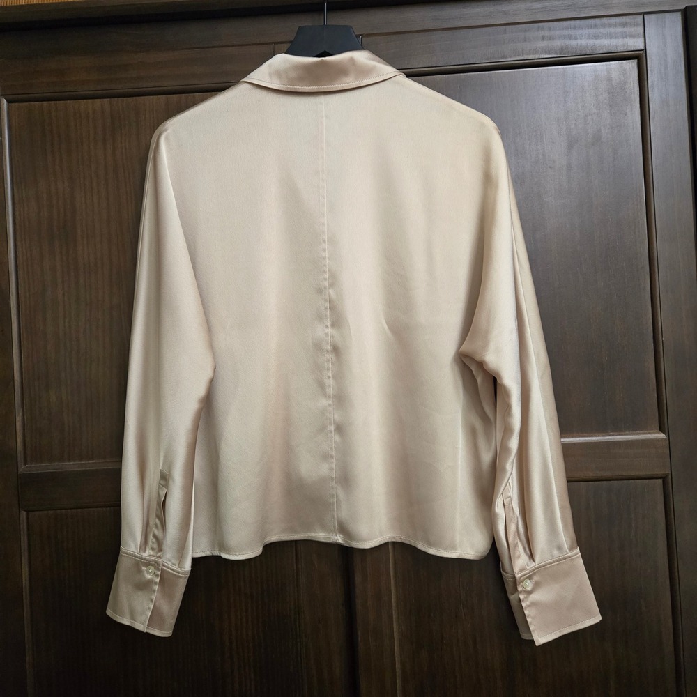 Vince Womens Champagne Beige Satin Relaxed Cropped Button Down Blouse Medium M - Picture 2 of 16